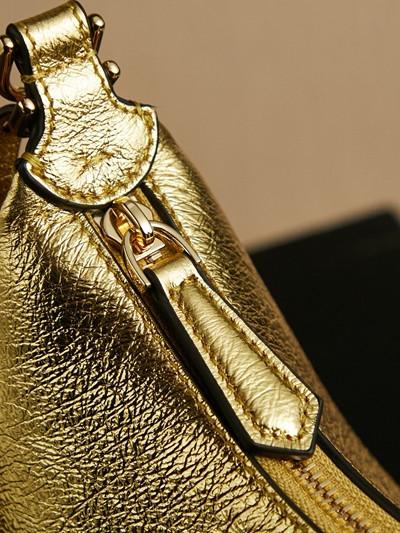 フェンディバッグ着用イメージ